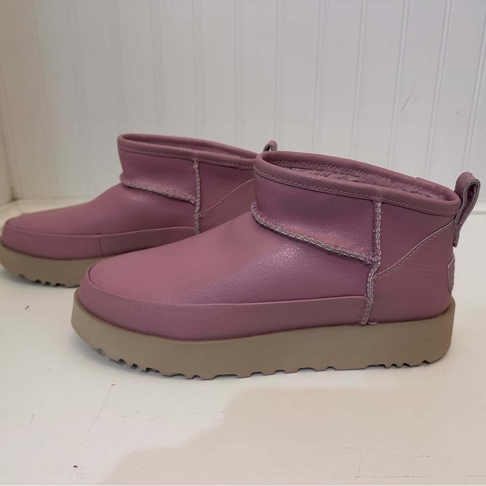 Pink UGG never worn